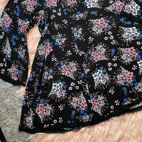 Torrid Floral Challis Bell Sleeve Dress Size 28 - Picture 2 of 8